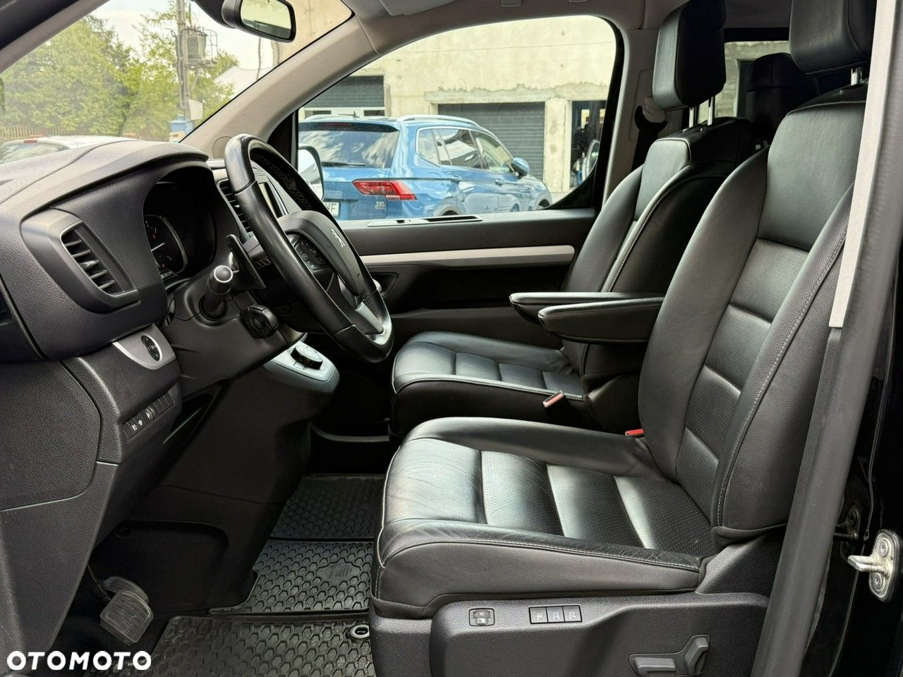 Peugeot Traveller - 11
