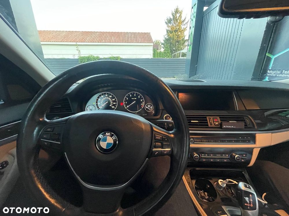 BMW Seria 5 535i xDrive Luxury Line - 7