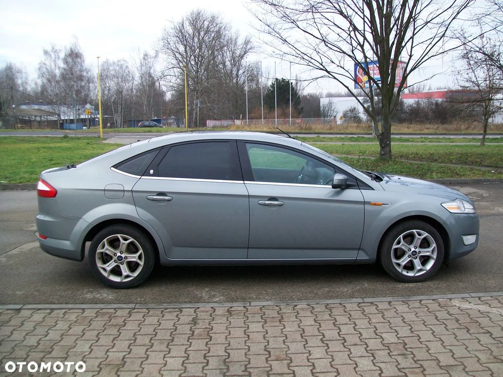 Ford Mondeo 2.0 Ghia - 9