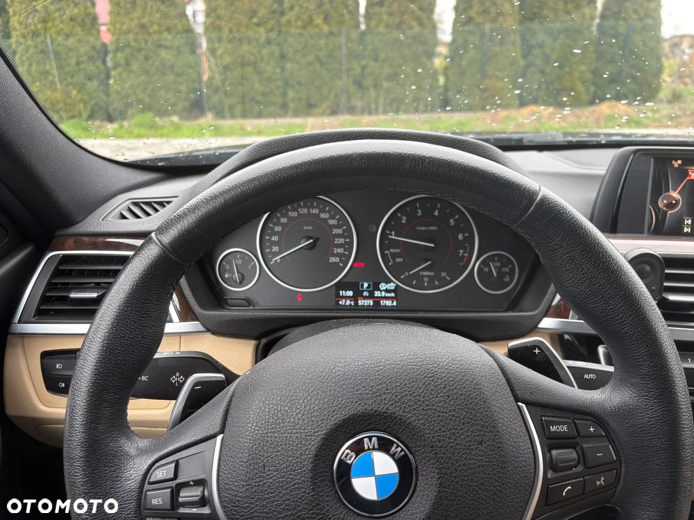 BMW Seria 3 330i - 12