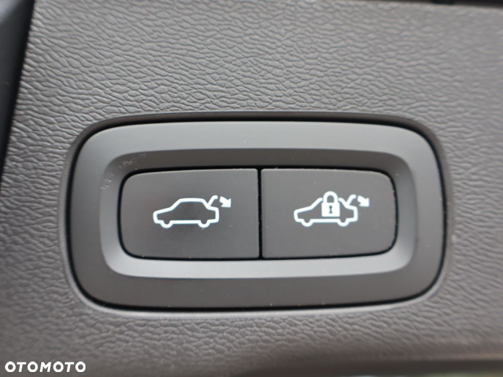 Volvo XC 60 B5 D AWD R-Design - 21