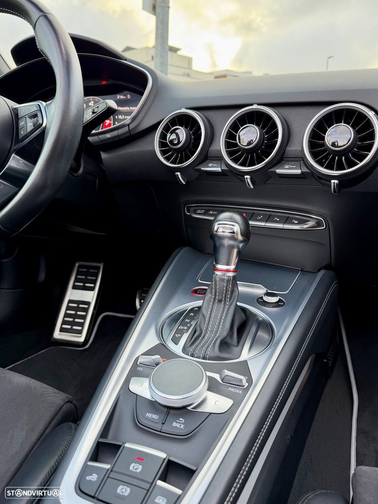 Audi TTS Roadster 2.0 TFSi quattro S Tronic - 32