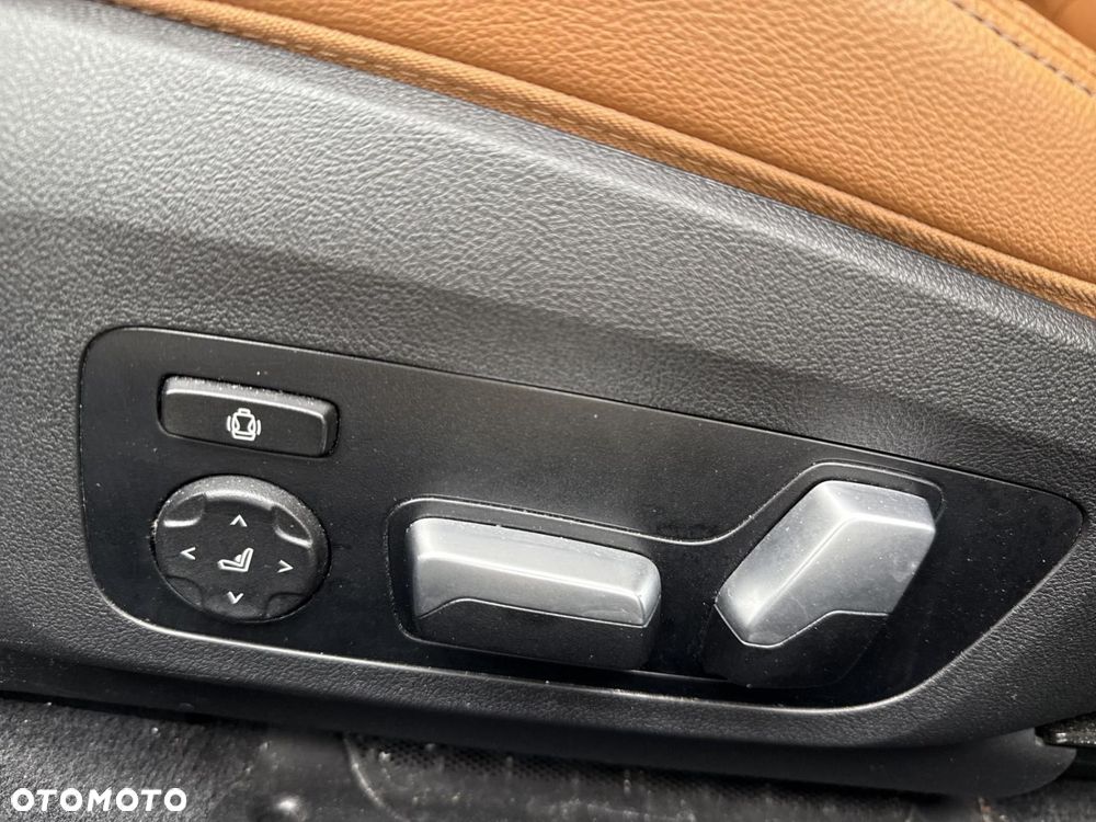 BMW Seria 3 330e Luxury Line - 16