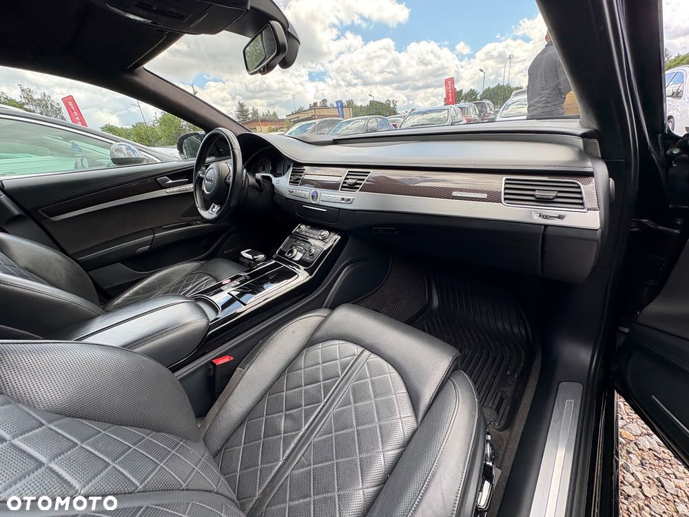 Audi S8 Plus - 29