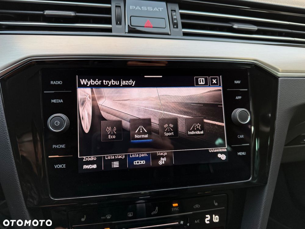 Volkswagen Passat - 32