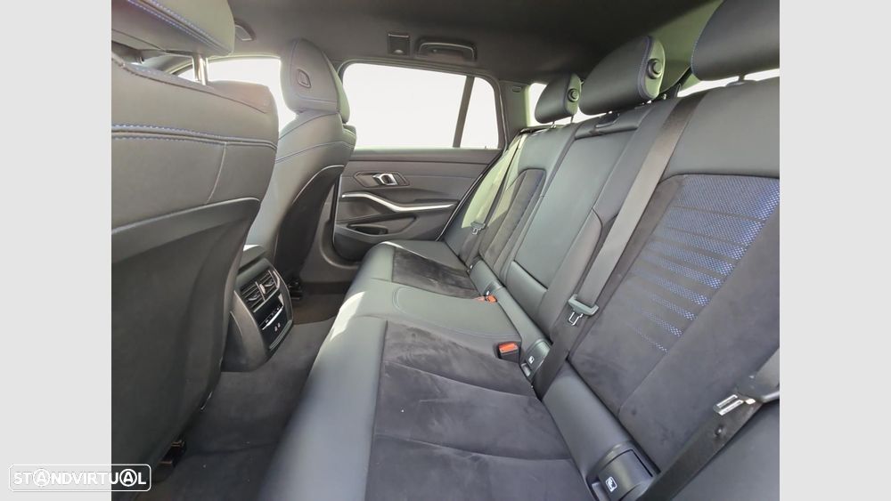 BMW 320 d Pack Desportivo M Auto - 14