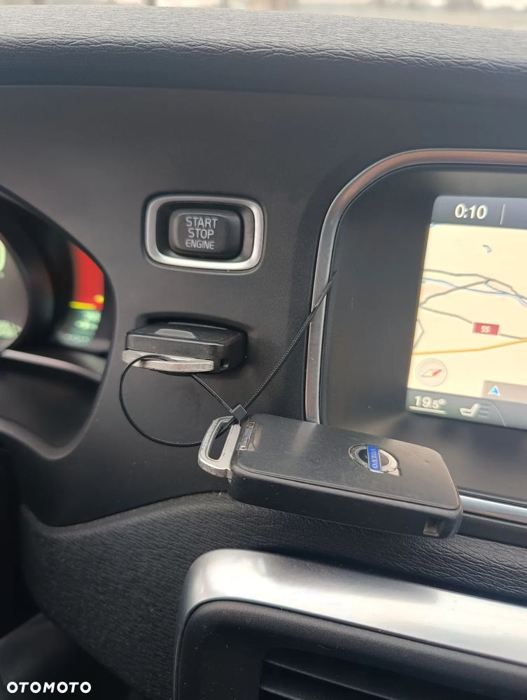 Volvo V40 T3 R Design - 35