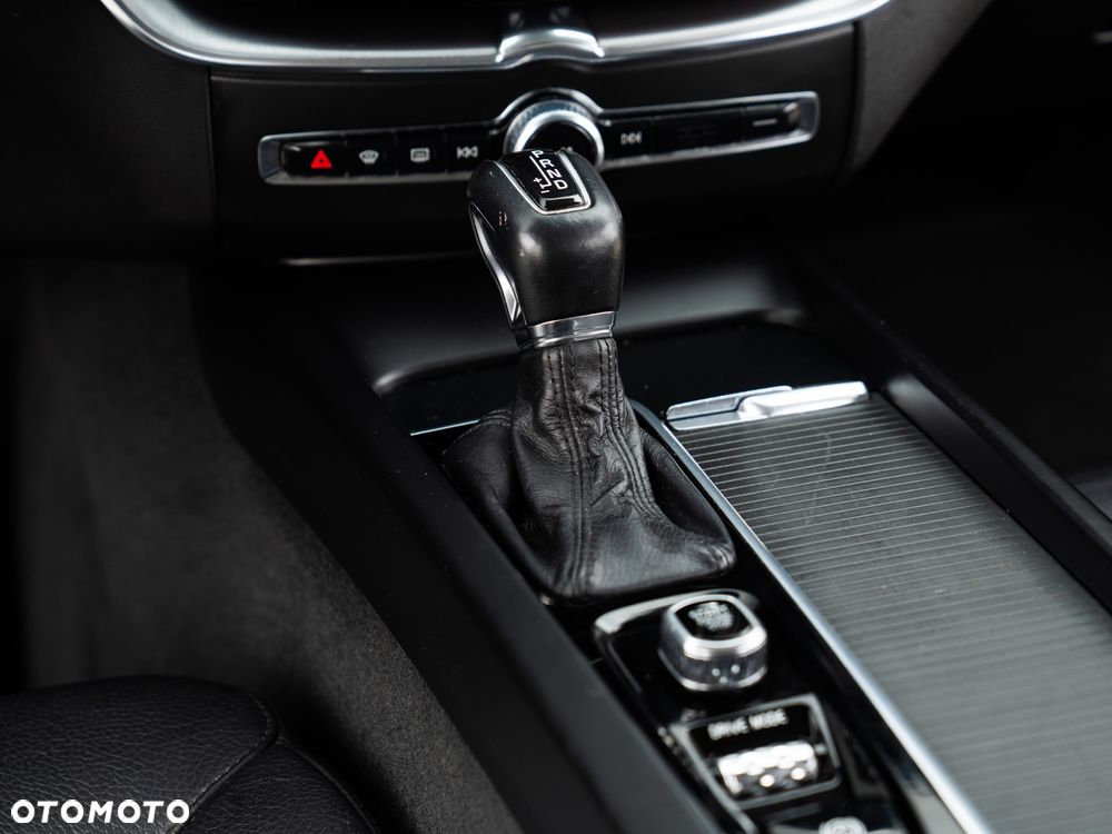 Volvo XC 60 D4 Geartronic Momentum Pro - 39