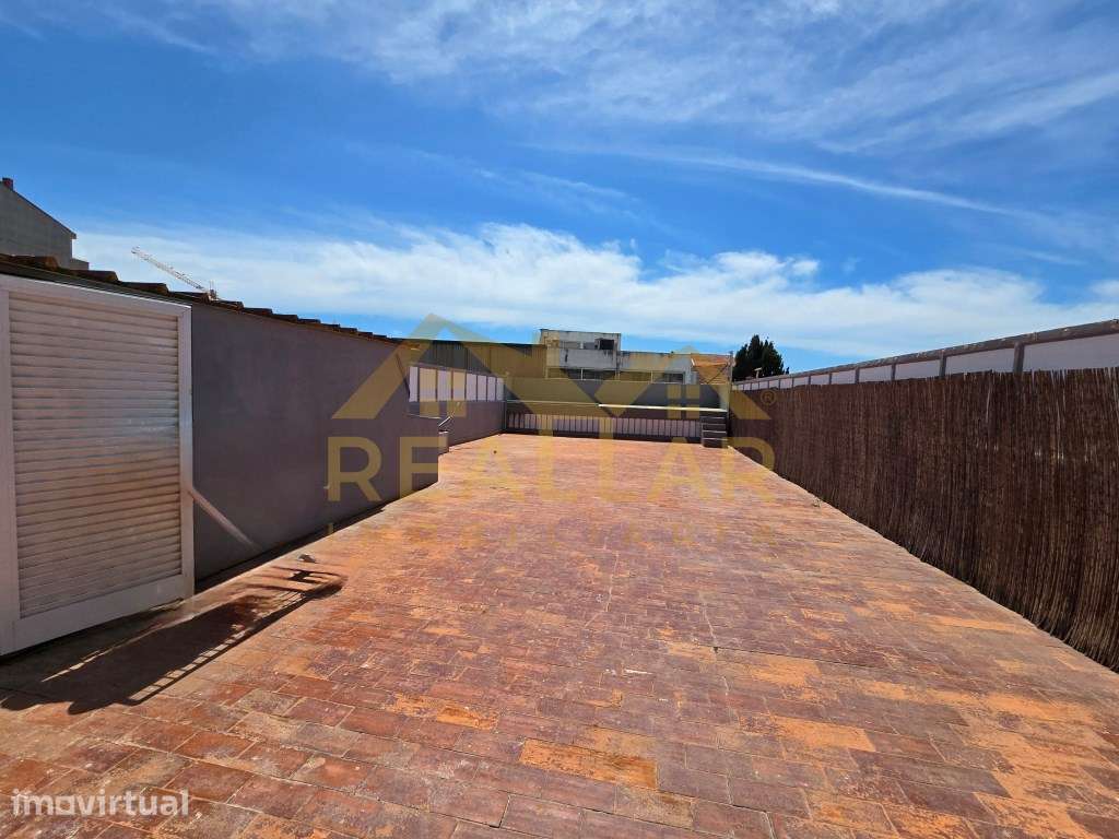 Apartamento T4 convertido em T3 no centro de Matosinhos - Grande imagem: 2/25