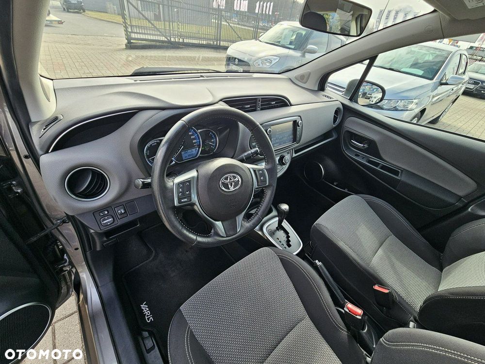 Toyota Yaris Hybrid 100 Business Edition - 22