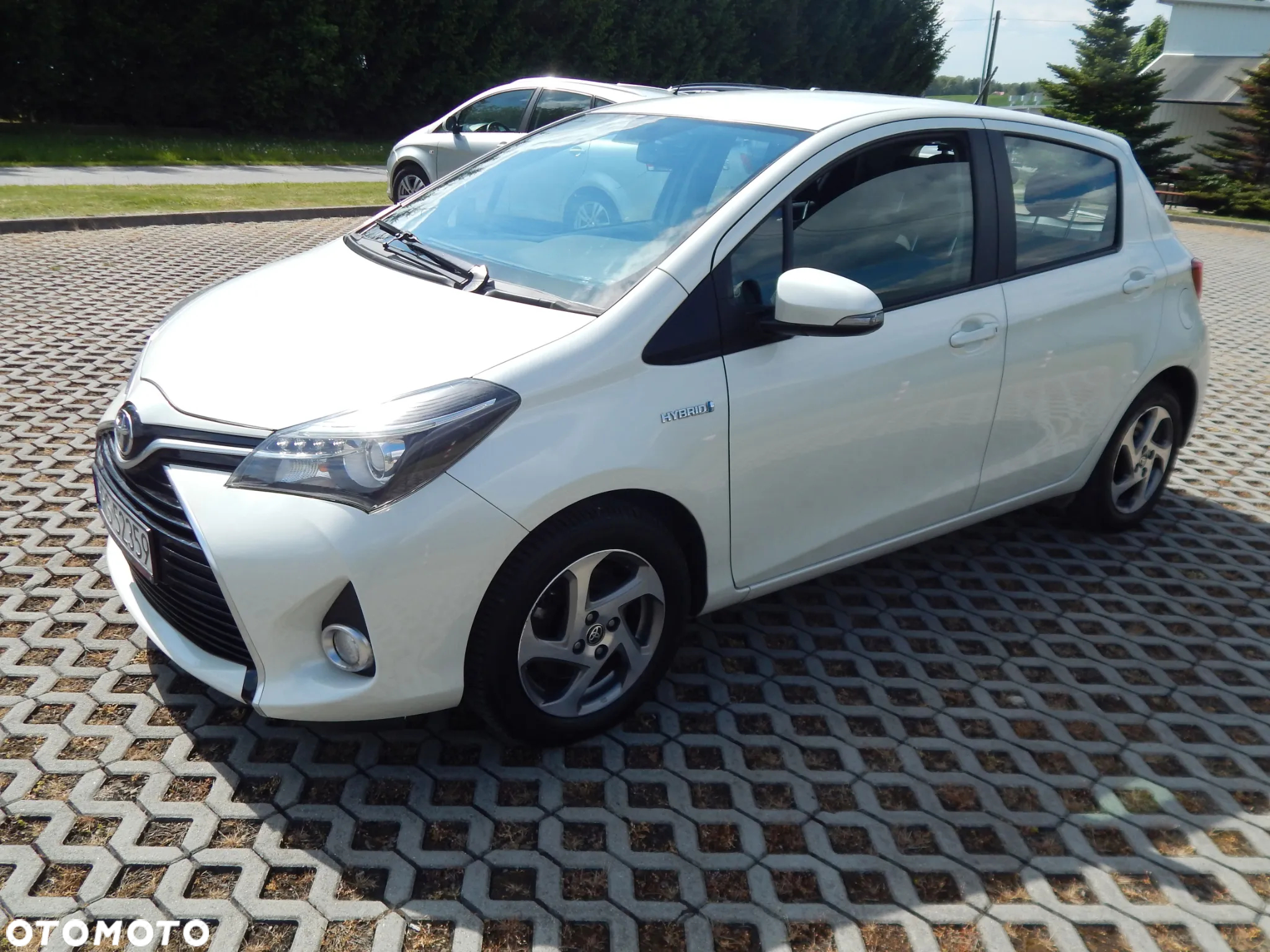 Toyota Yaris Hybrid 100 Life - 3
