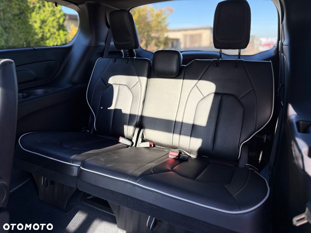 Chrysler Pacifica - 27