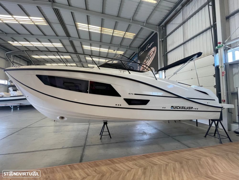 Quicksilver Activ 875 Sundeck - 3