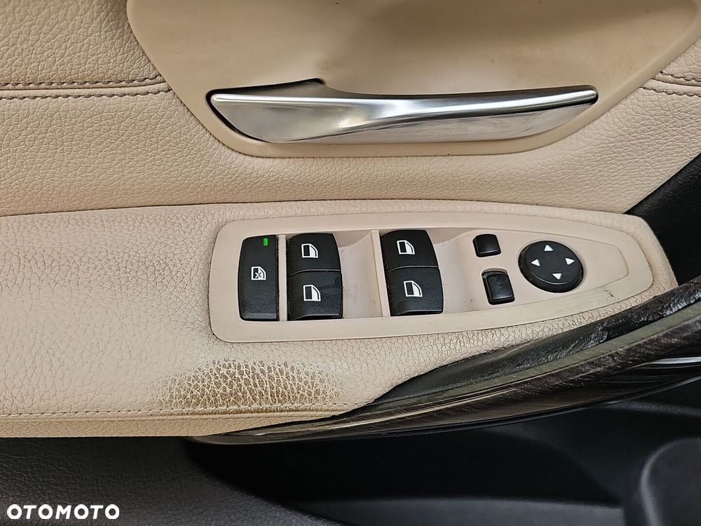 BMW Seria 3 328i xDrive - 26