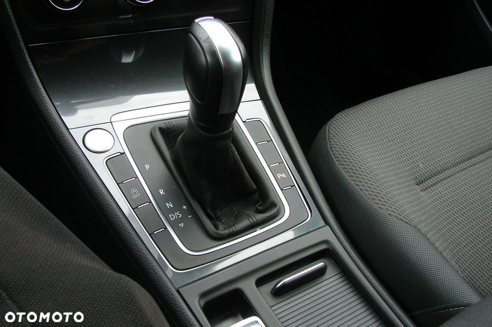 Volkswagen Golf - 27