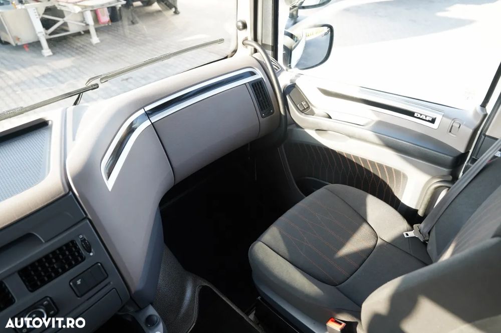 DAF XF 530 / 6X2 / CAMION RIGID / CAROSERIE CU PRELATĂ (CURTAINSIDER) - 7,75 M / PLAFON RIDICABIL / AXĂ RIDICABILĂ / EURO 6 - 31