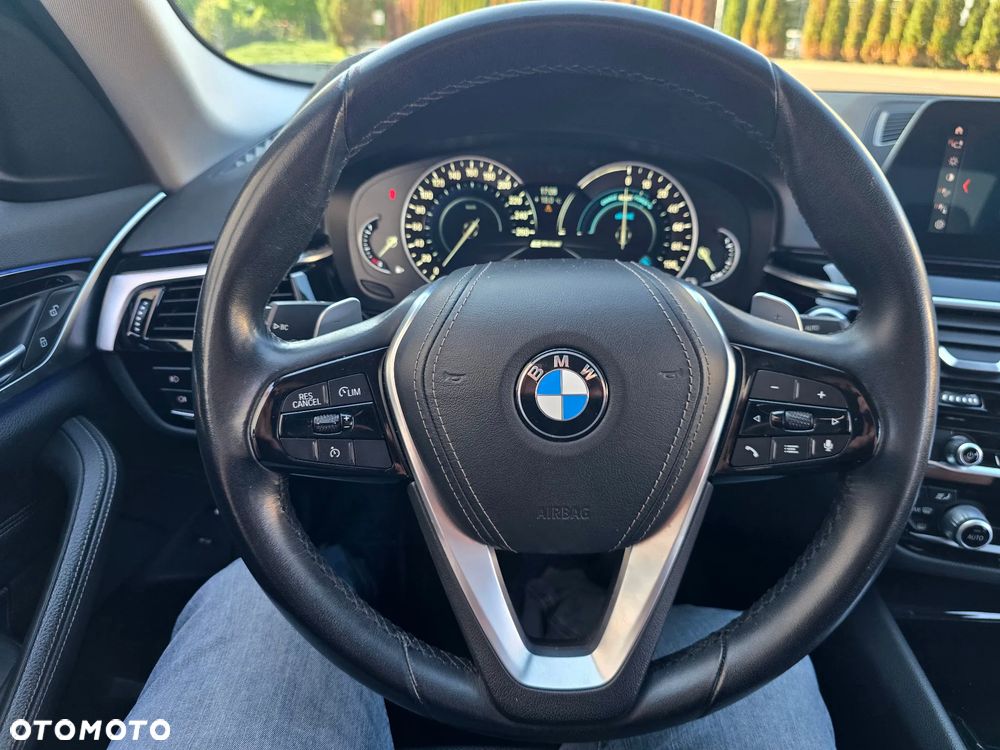 BMW Seria 5 530e iPerformance xDrive Luxury Line - 32