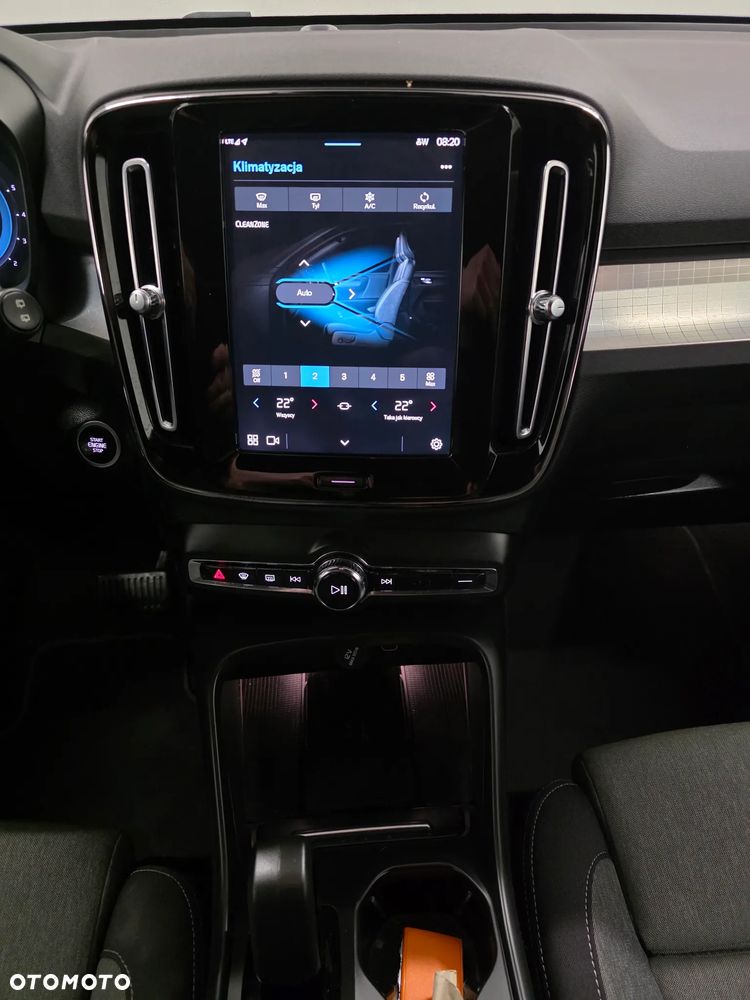 Volvo XC 40 B3 B DKG Ultra Dark - 14