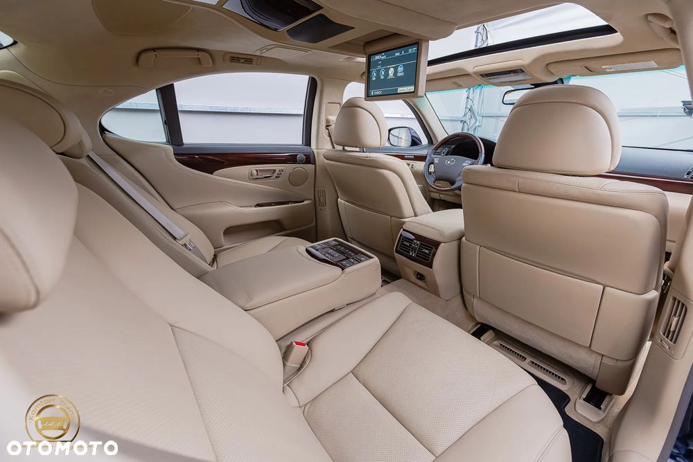 Lexus LS - 14