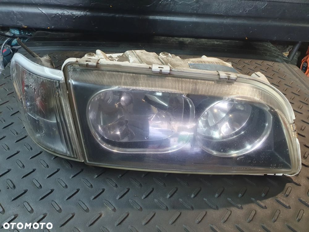 LAMPA PRAWY PRZÓD VOLVO V40 LIFT 30899683 CIEMNA + KIERUNKOWSKAZ KOMPLET EUROPA - 1