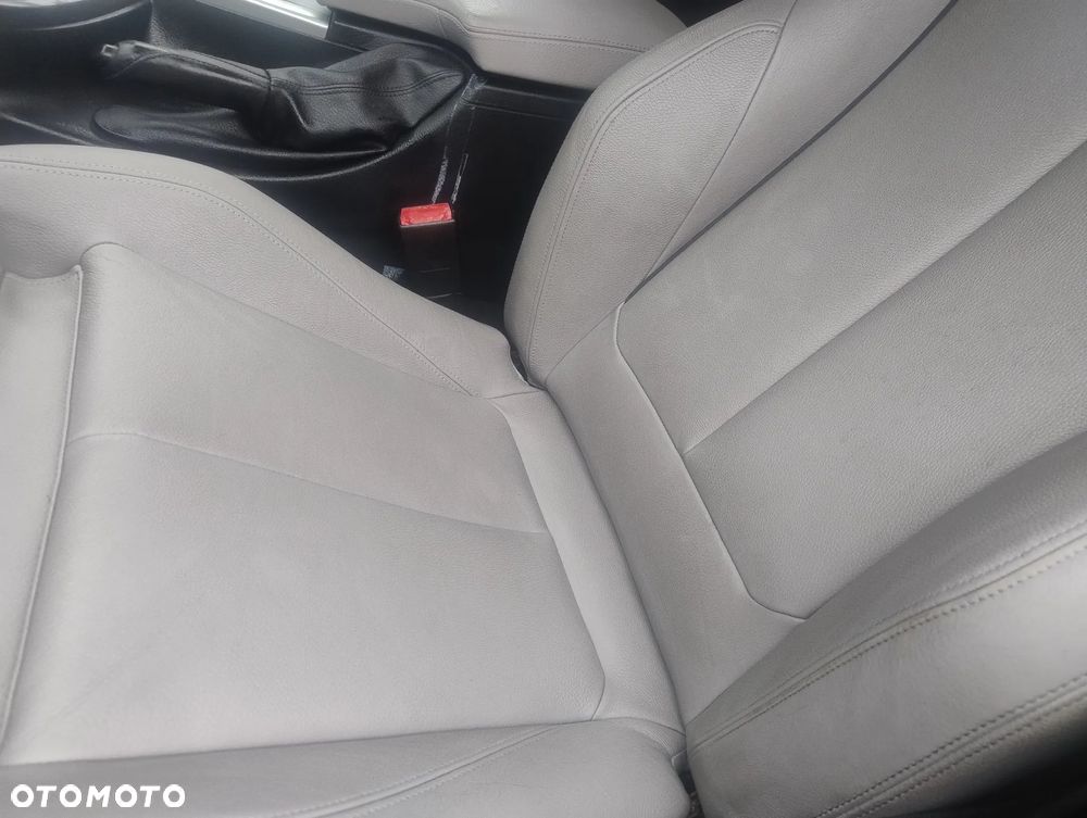 BMW Seria 3 328i Touring Sport-Aut Luxury Line - 9