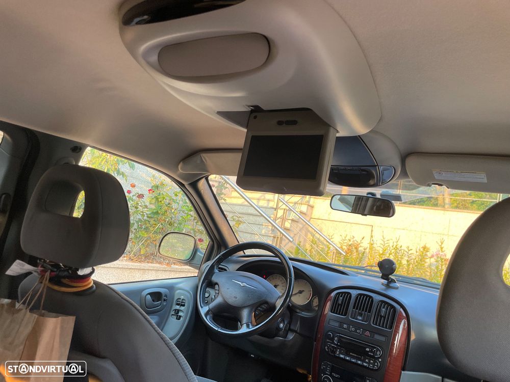 Chrysler Voyager 2.5 CRD SE - 13