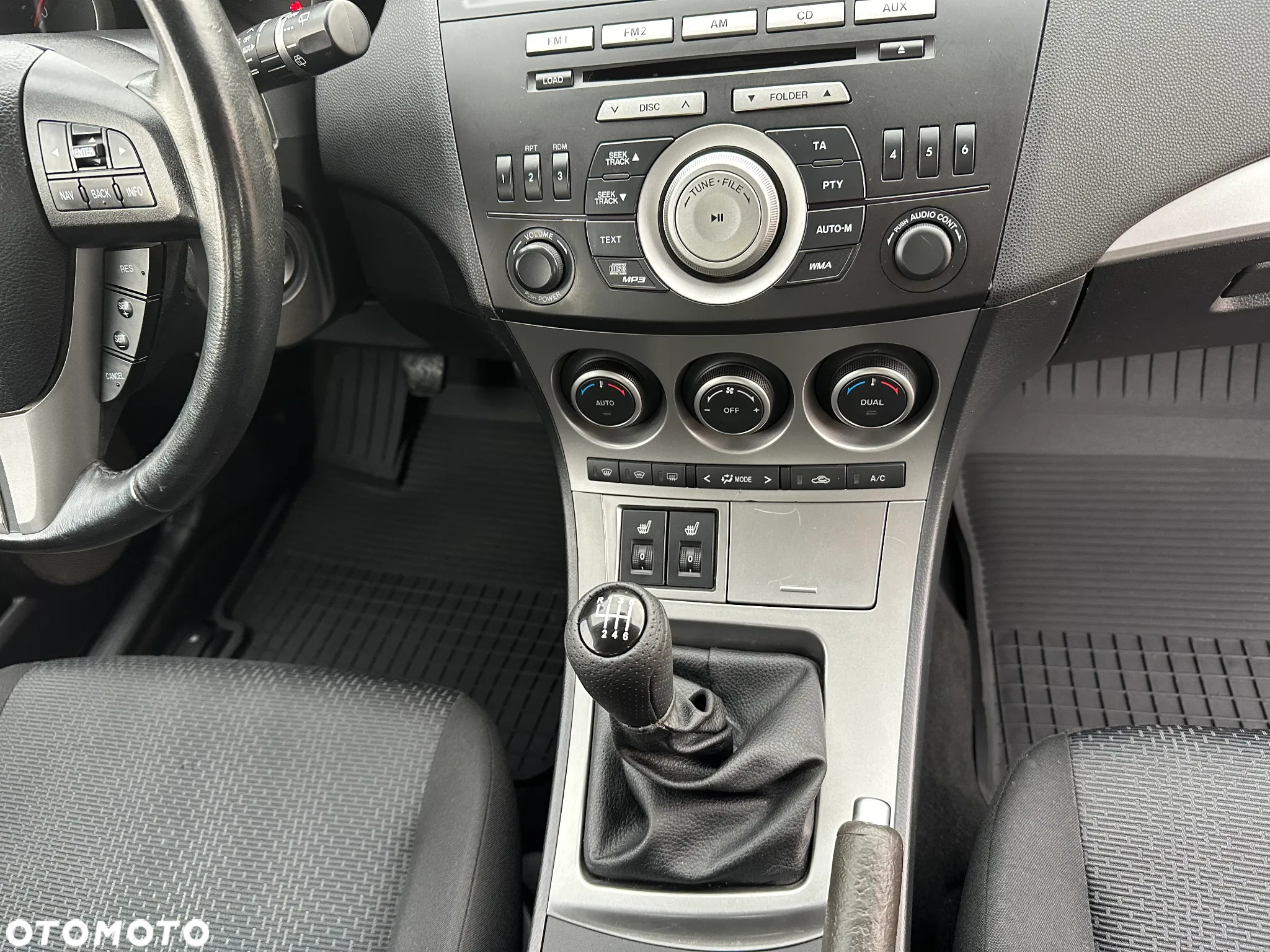 Mazda 3 2.0 Exclusive + - 27