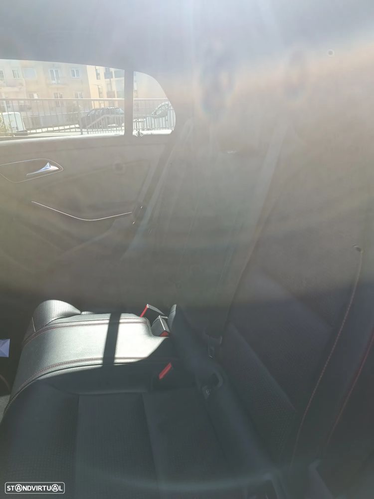 Mercedes-Benz CLA 180 d Shooting Brake AMG Line - 11