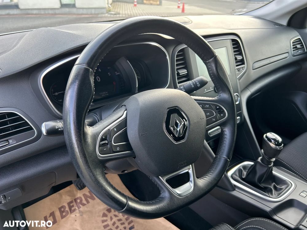 Renault Megane TCe 115 GPF LIMITED - 8