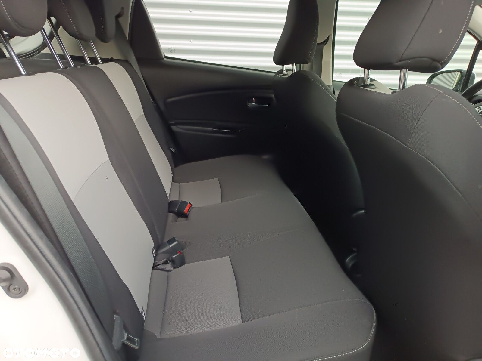 Toyota Yaris Hybrid 100 Active - 30