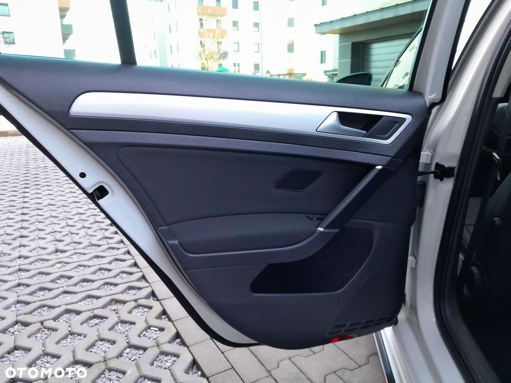 Volkswagen Golf 2.0 TDI BlueMotion Technology Cup - 25