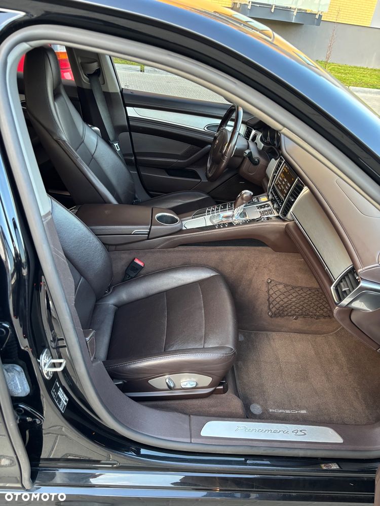 Porsche Panamera 4S - 27