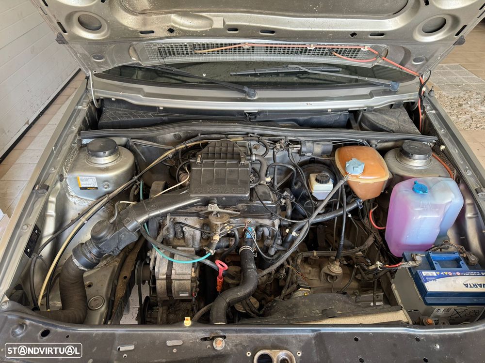 VW Golf 1.6 Special - 13