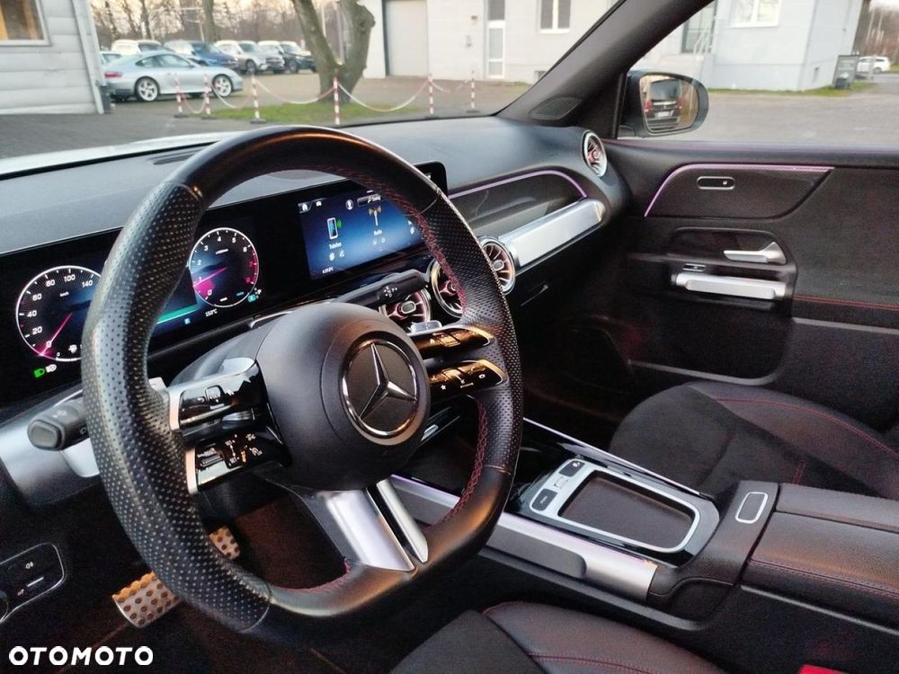 Mercedes-Benz GLB - 11