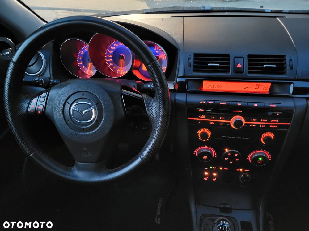 Mazda 3 1.6 Active + - 24