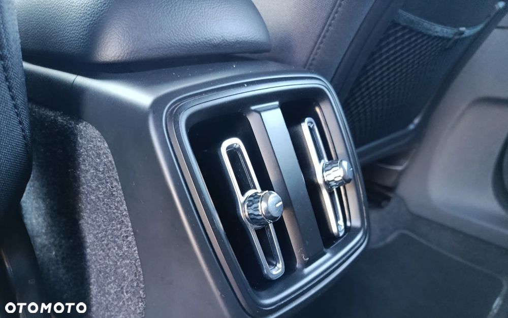 Volvo XC 40 T2 Momentum Core - 31