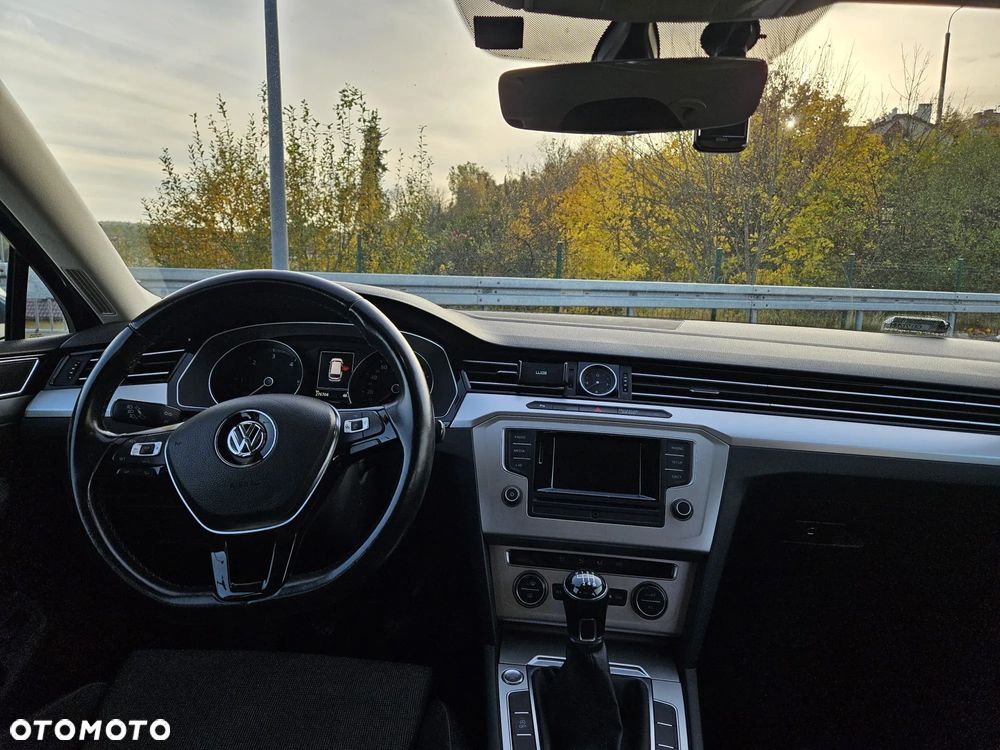 Volkswagen Passat 2.0 TDI SCR Comfortline - 12