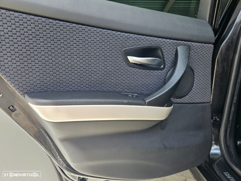 BMW 318 d LifeStyle - 44