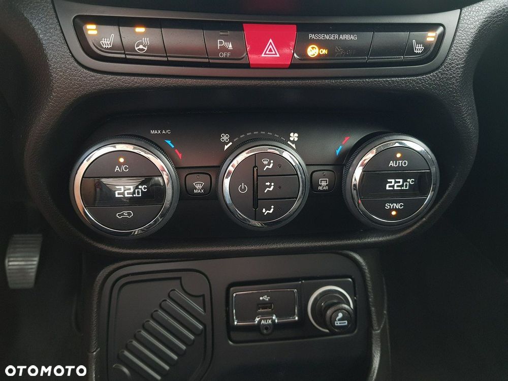 Jeep Renegade 1.6 E-torQ Longitude Adventure Edition - 19