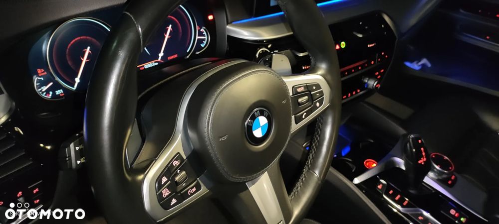 BMW 6GT - 12