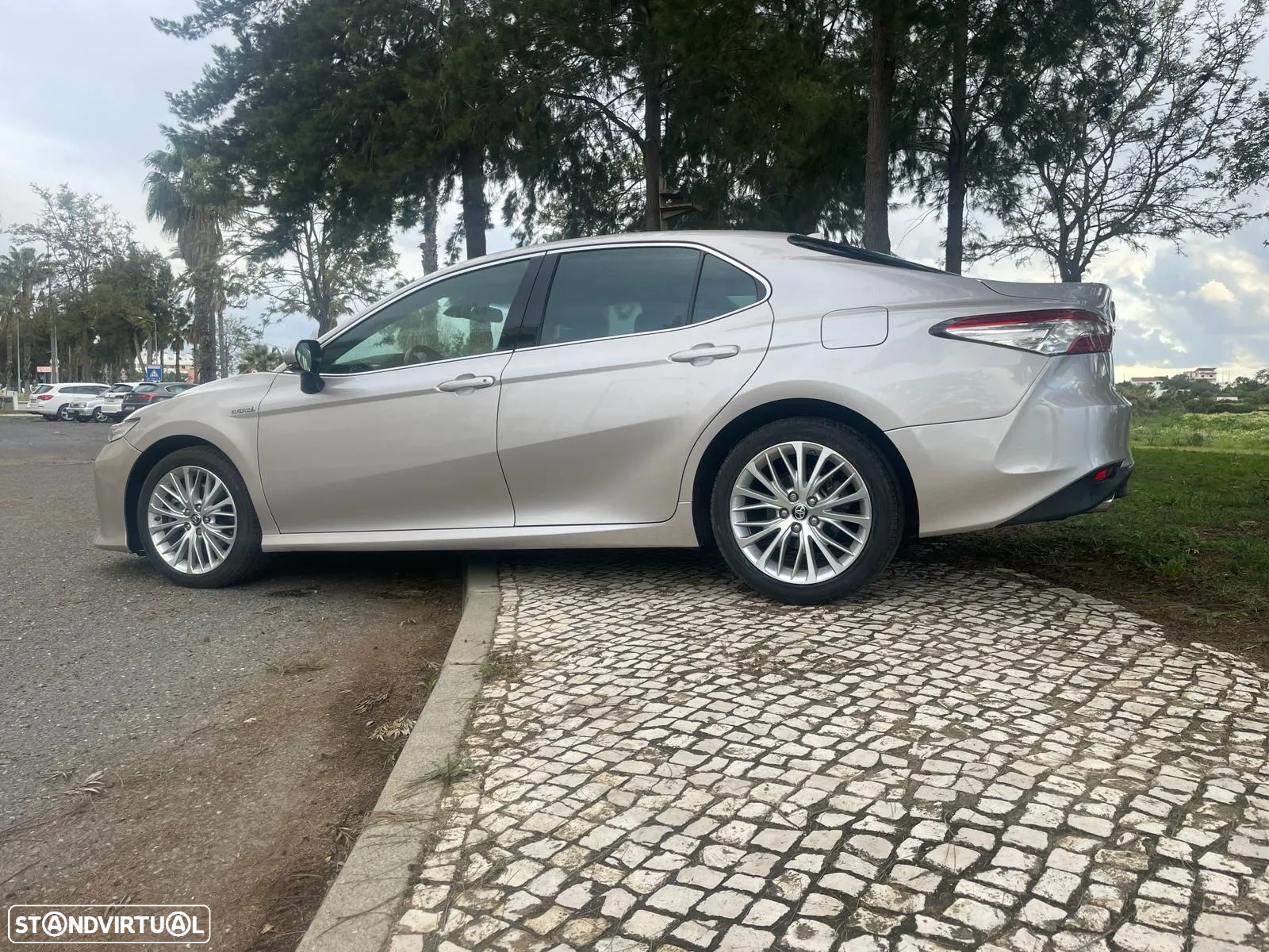 Toyota Camry 2.5 Hybrid Luxury - 17