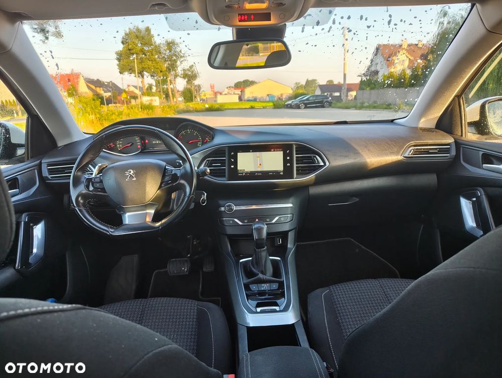 Peugeot 308 BlueHDi 130 EAT8 Stop & Start Allure - 22