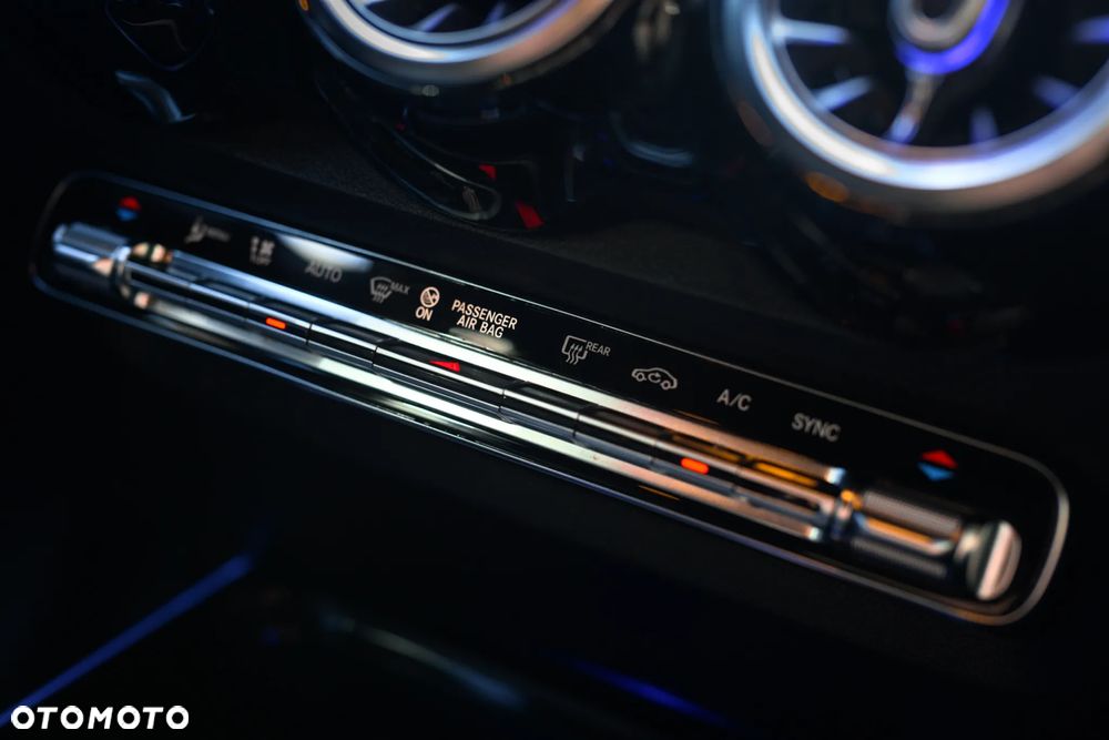 Mercedes-Benz GLB 250 Progressive 8G-DCT - 33