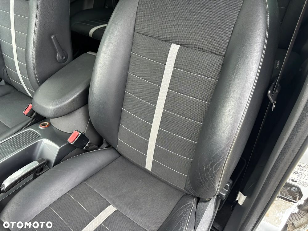 Ford Kuga 2.0 TDCi 2x4 Titanium - 18
