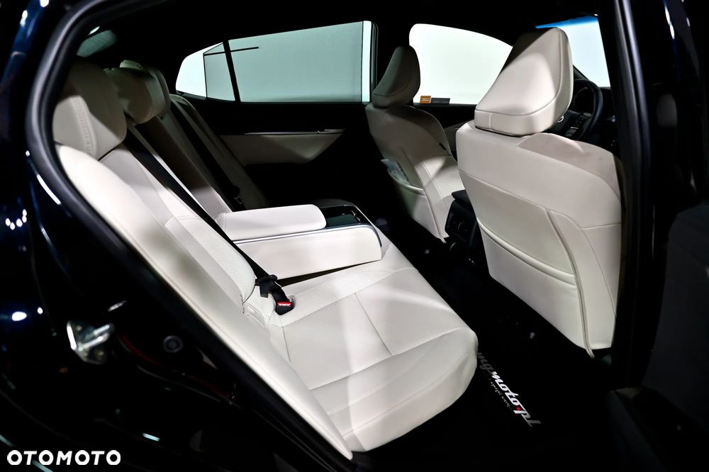 Toyota Camry 2.5 Hybrid Dynamic Force Comfort e-CVT - 32