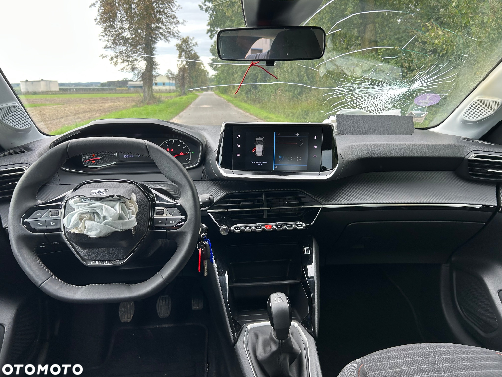 Peugeot 208 - 8