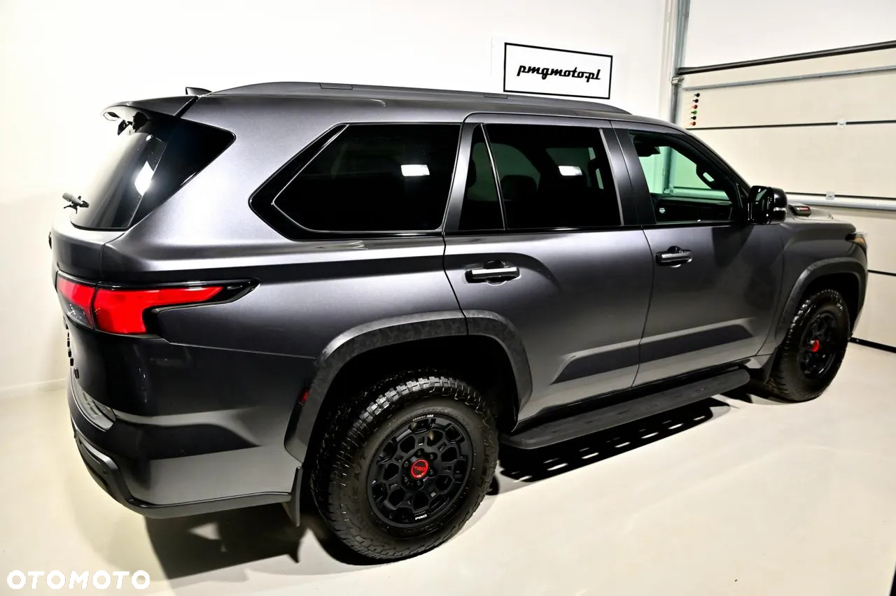 Toyota Sequoia - 13