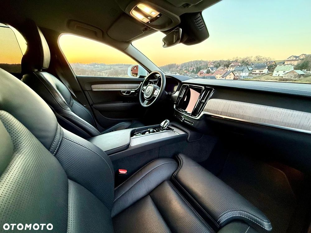 Volvo V90 Cross Country - 34