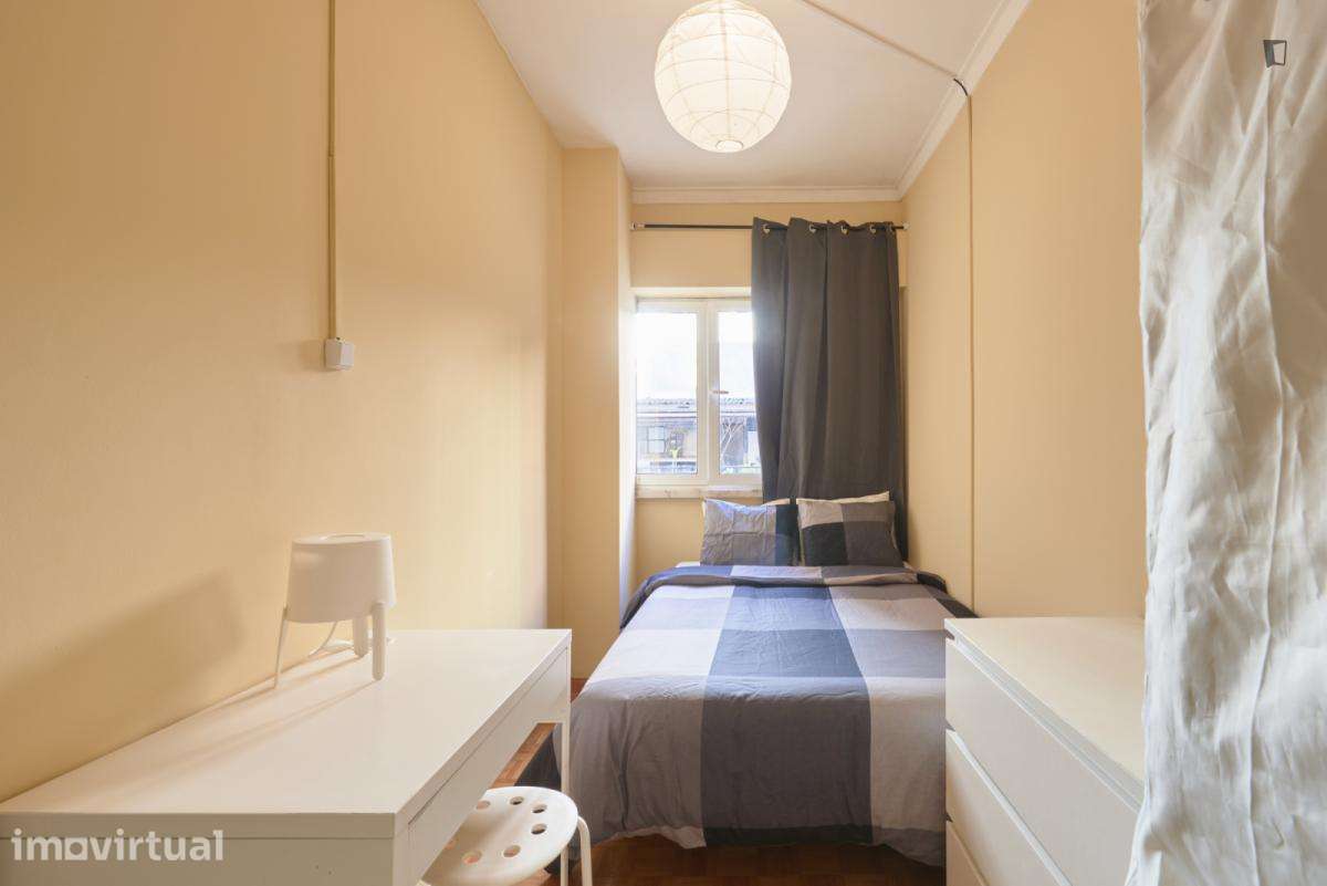 Quarto - localizado em Benfica Lisbon - Grande imagem: 3/13