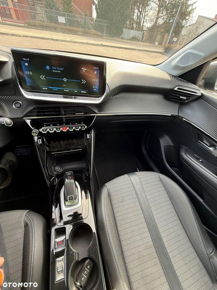 Peugeot 208 - 25